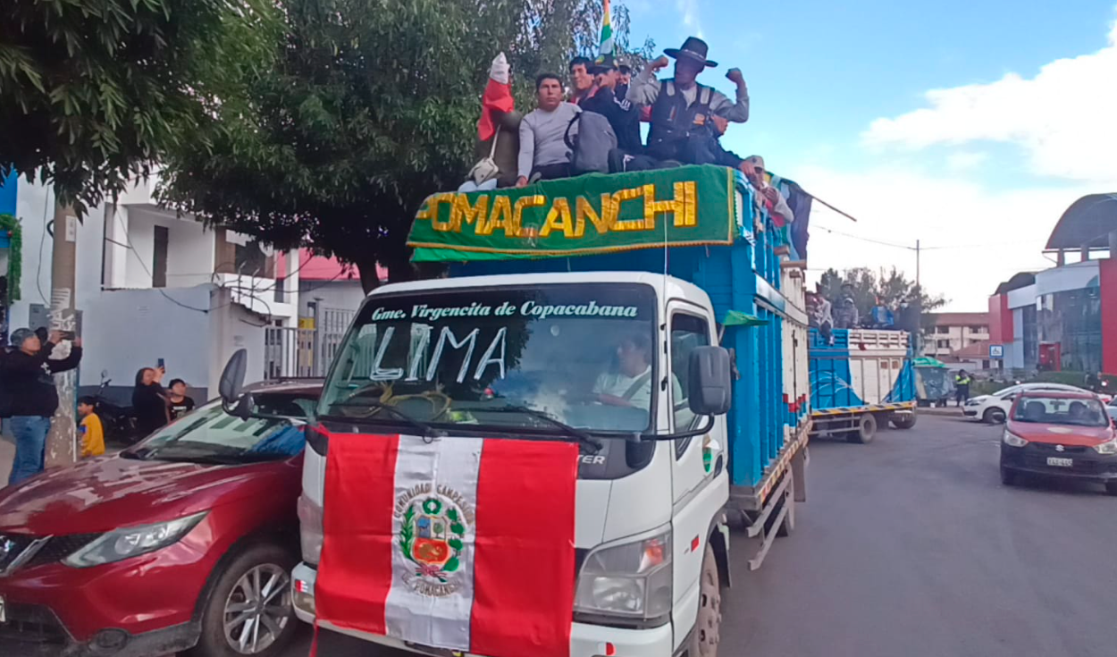 Manifestantes de distintas zonas del sur del Perú se trasladan a Lima