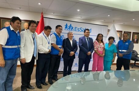 Gobernador compromete a presidente de EsSalud para construcción de nuevo hospital en Huánuco