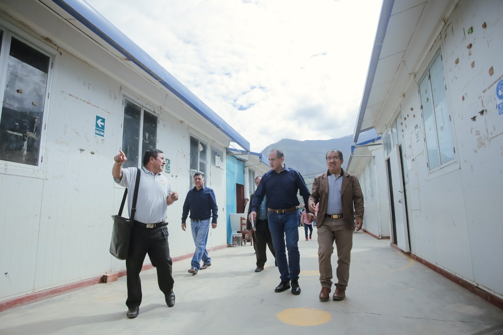 Aulas prefabricadas para el colegio Juan Velasco serán entregadas en 15 días