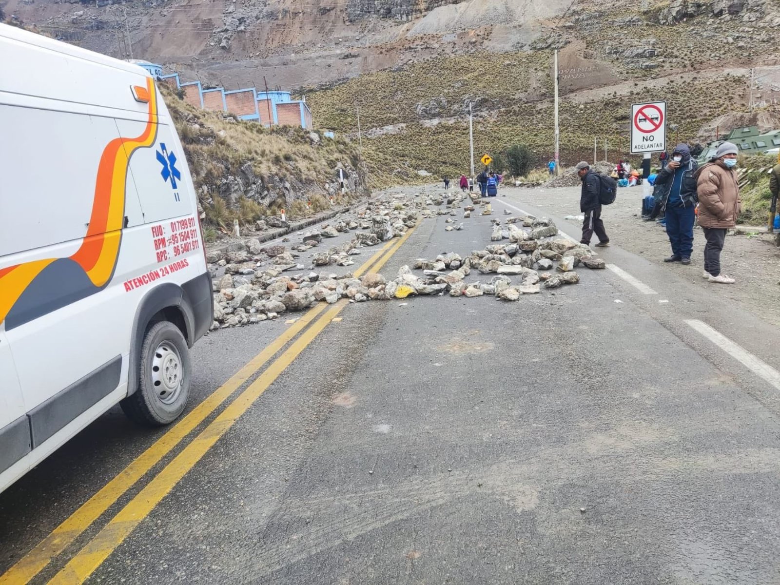 Crisis social: carretera Central continúa bloqueada en tres tramos