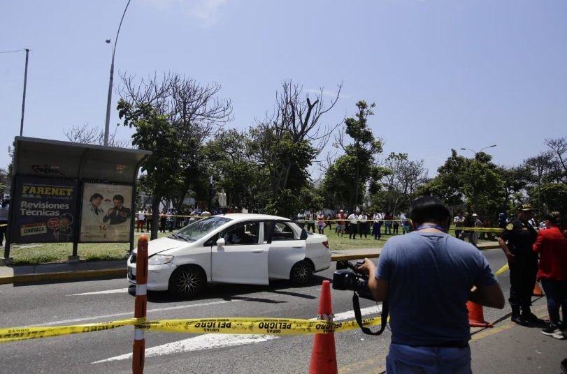 Lima: matan sin piedad a seis miembros de una familia dentro de un auto, entre ellos dos niños