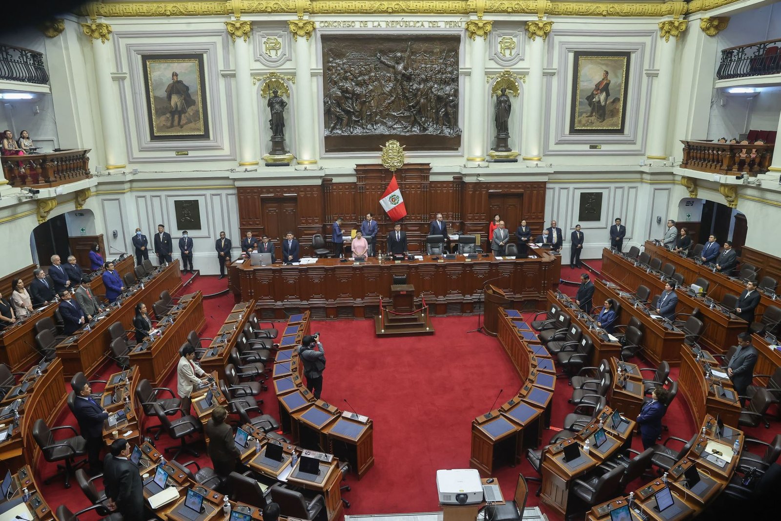 Parlamento amplió legislatura hasta el próximo 17 de febrero