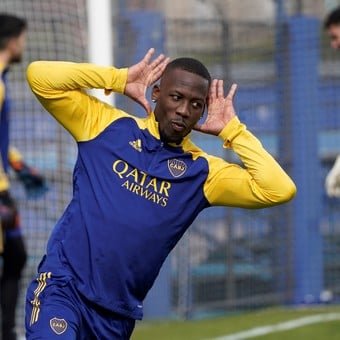 Con Advíncula, Boca Juniors empató 0 a 0