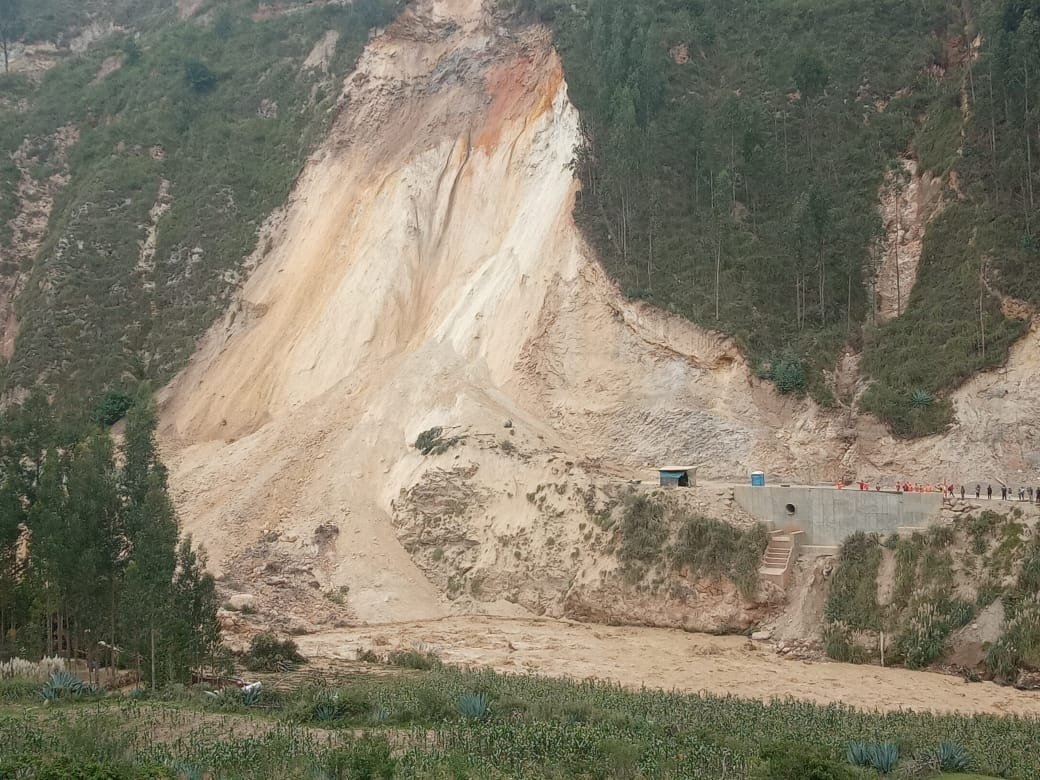 Deslizamiento de cerro bloqueó la carretera Huánuco – La Unión