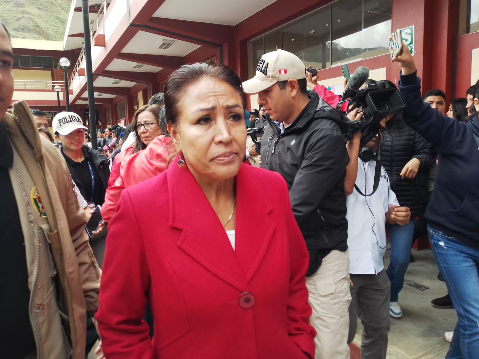 Congresista Elizabeth Medina olvidó a Pedro Castillo
