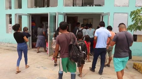 Padres de familia del poblado de Raya en Puerto Inca protestan por falta de docentes