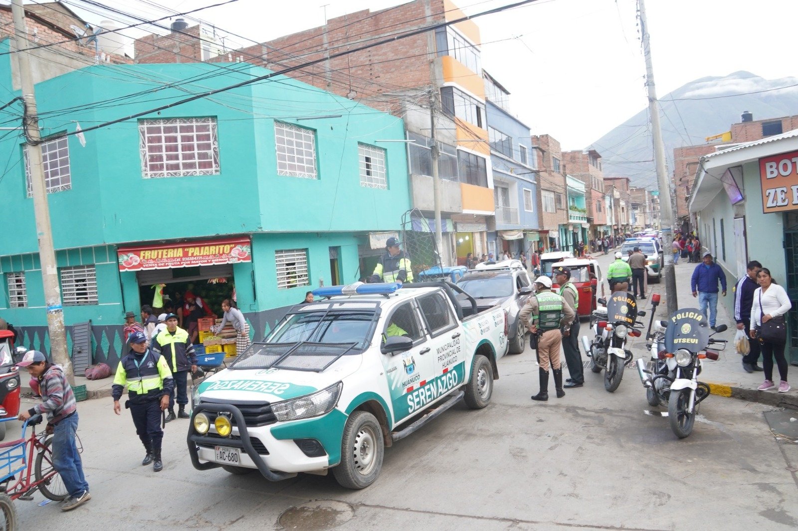 Con intervención a vehículos y retiro de mercaderías inician reordenamiento de calles de la ciudad de Huánuco