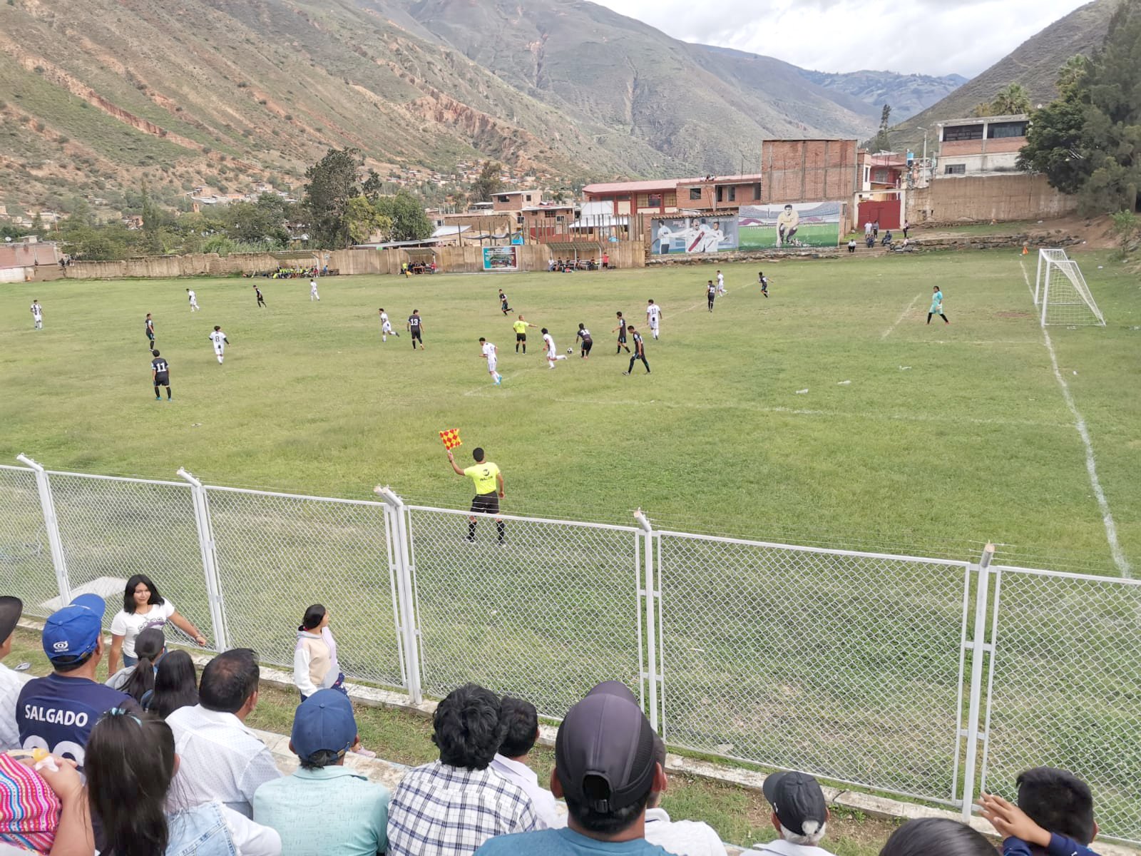 Juveniles huacarinos dan buena impresión futbolística