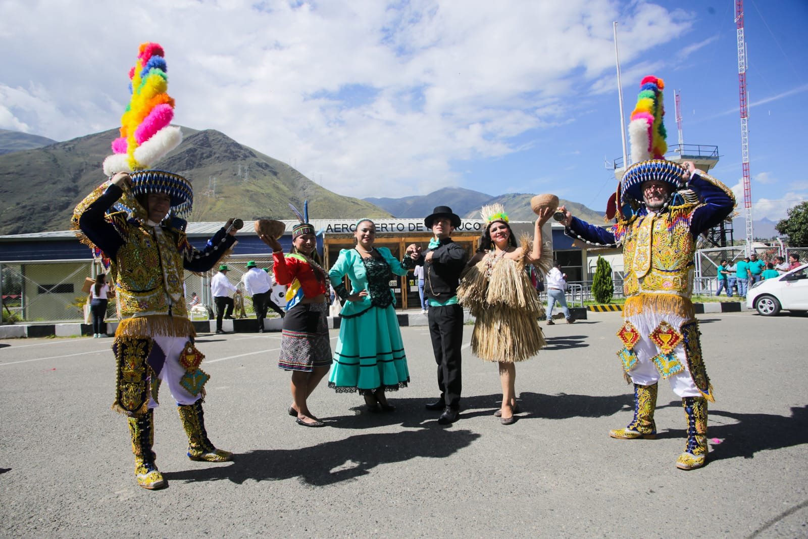 Turistas que llegaron a Huánuco fueron recibidos con Danza de los Negritos