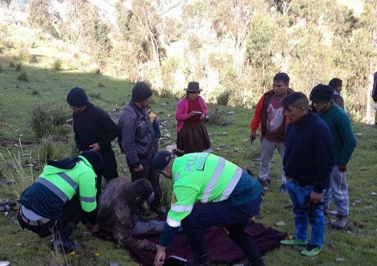 Mujer muere al despistarse vehículo que era conducido por su esposo en Chavinillo