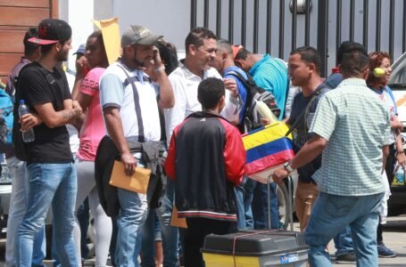 Según ministro del Interior cinco mil venezolanos buscan salir del Perú