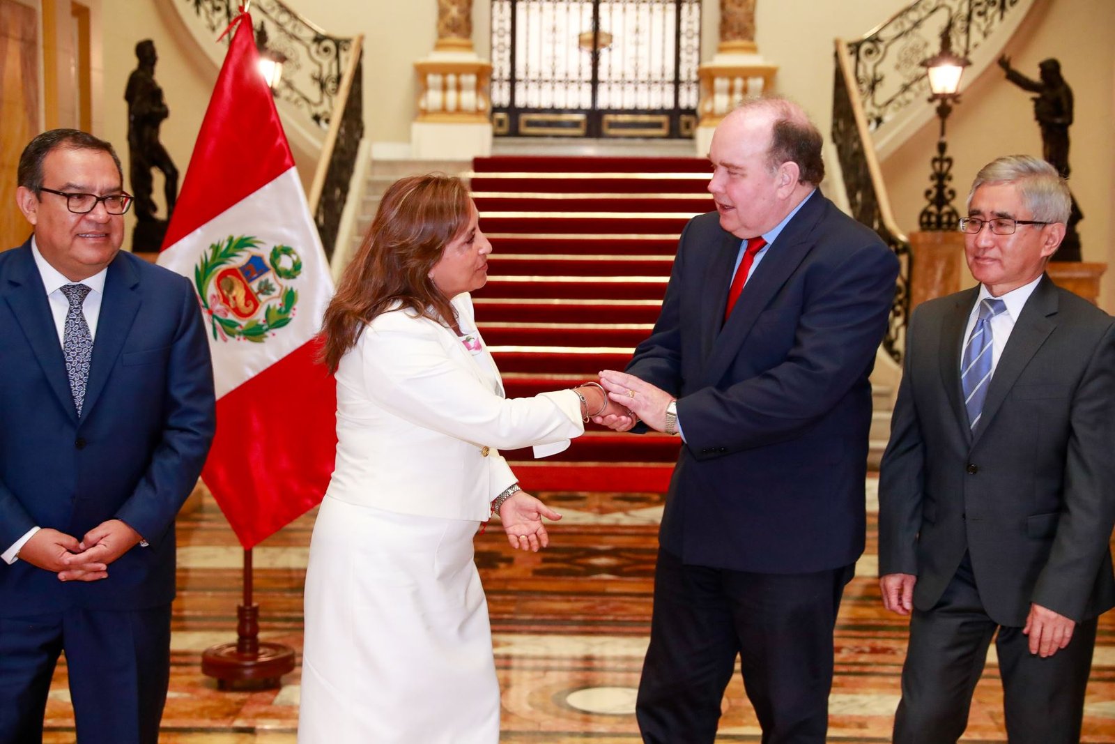 Alcalde de Lima, Dina Boluarte y el Congreso, desaprobados según Ipsos