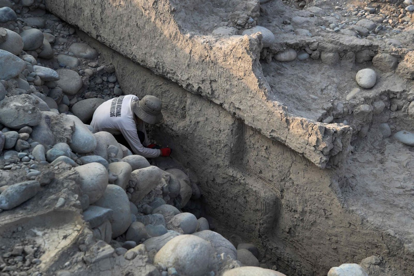 Perú: hallan la cruz andina más antigua de Sudamérica