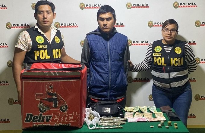 Policías sorprenden a «Delihierva» con bolsitas de marihuana