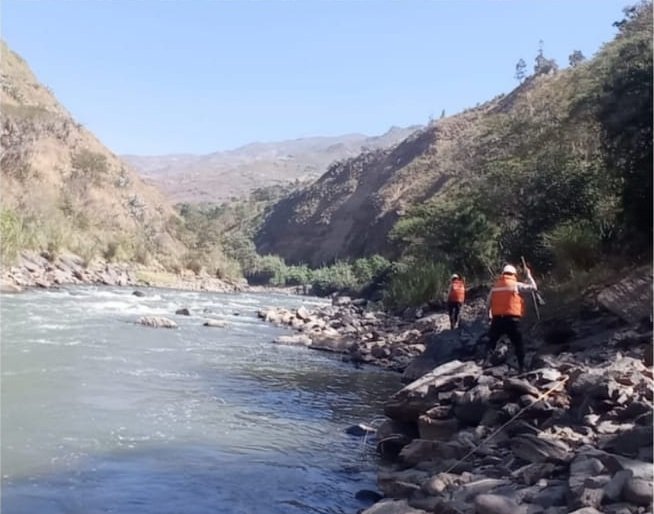 Usan Drone para ubicar cuerpo de mototaxista arrastrado por el río Huallaga