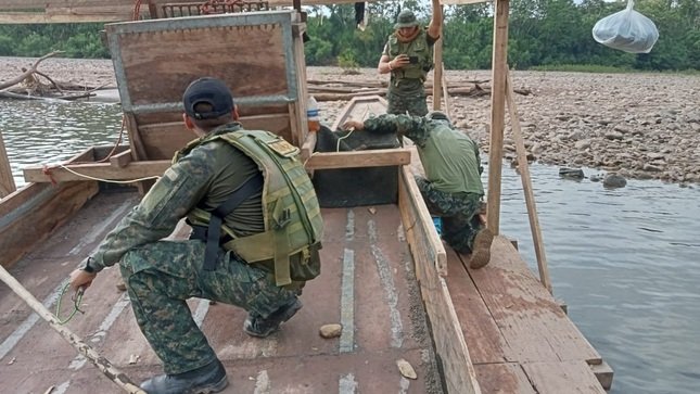 Destruyen cinco dragas para detener minería ilegal cerca de la Reserva comunal El Sira