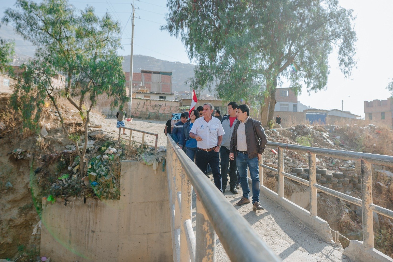 Alcalde de Huánuco anuncia construcción de dos puentes en Las Moras