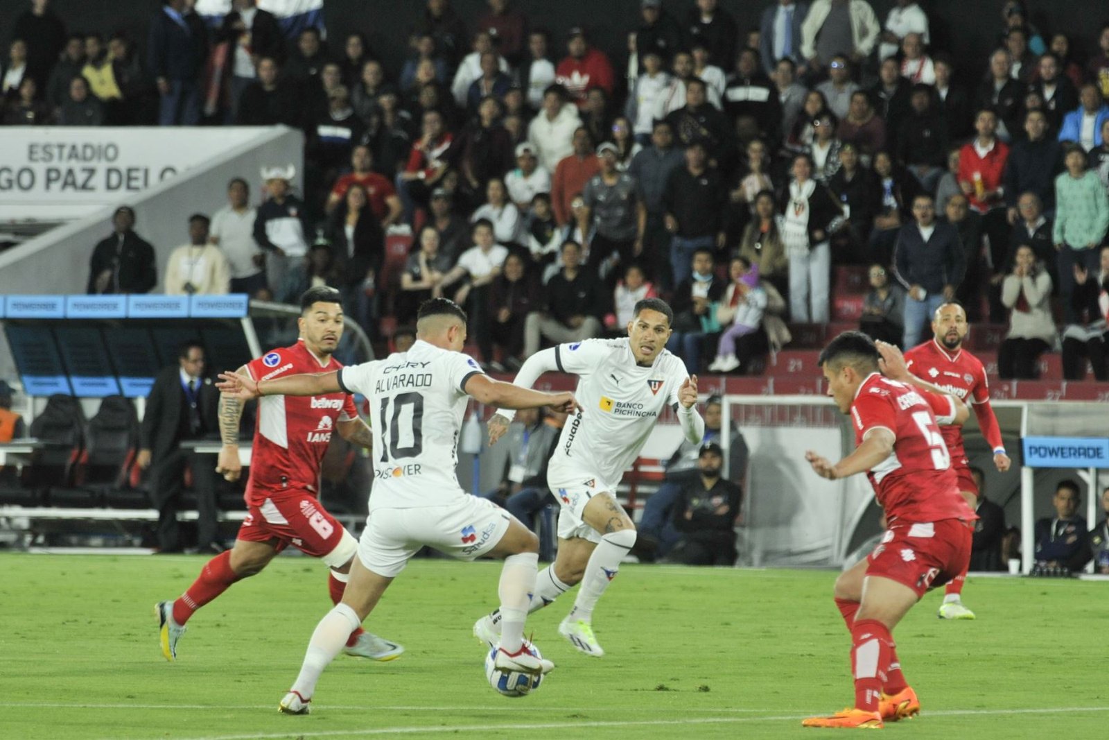 Con gol de Paolo Guerrero, Liga de Quito avanza en la Sudamericana
