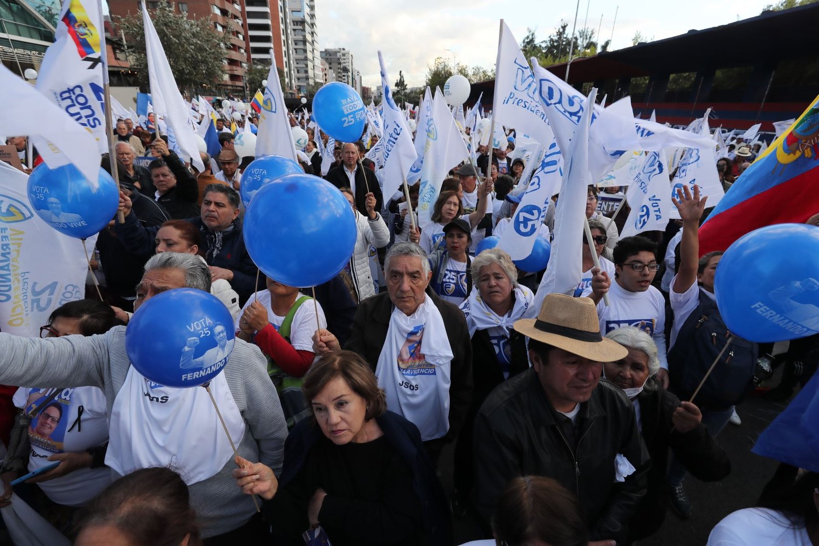 Campaña electoral en Ecuador acaba con promesas de seguridad y homenaje a Villavicencio