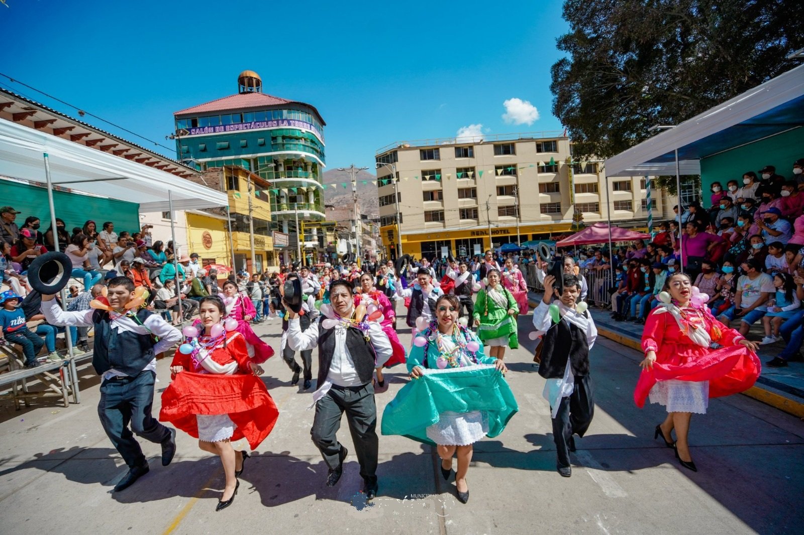 Con 13 horas de desfile folclórico, Huánuco celebra hoy sus 484 años de fundación