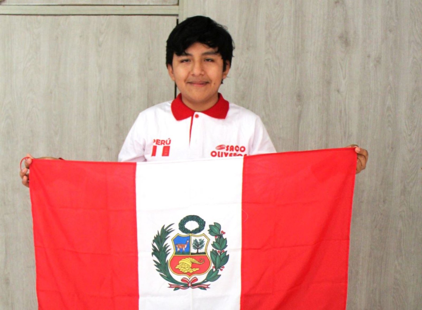 Estudiante peruano de 14 años gana máximo galardón en Mundial de Geometría en Rusia