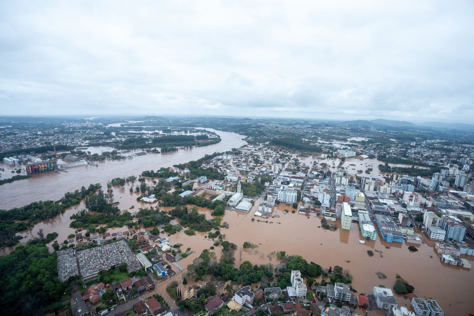 Inundaciones en el sur de Brasil dejan 42 muertos y 25 desaparecidos