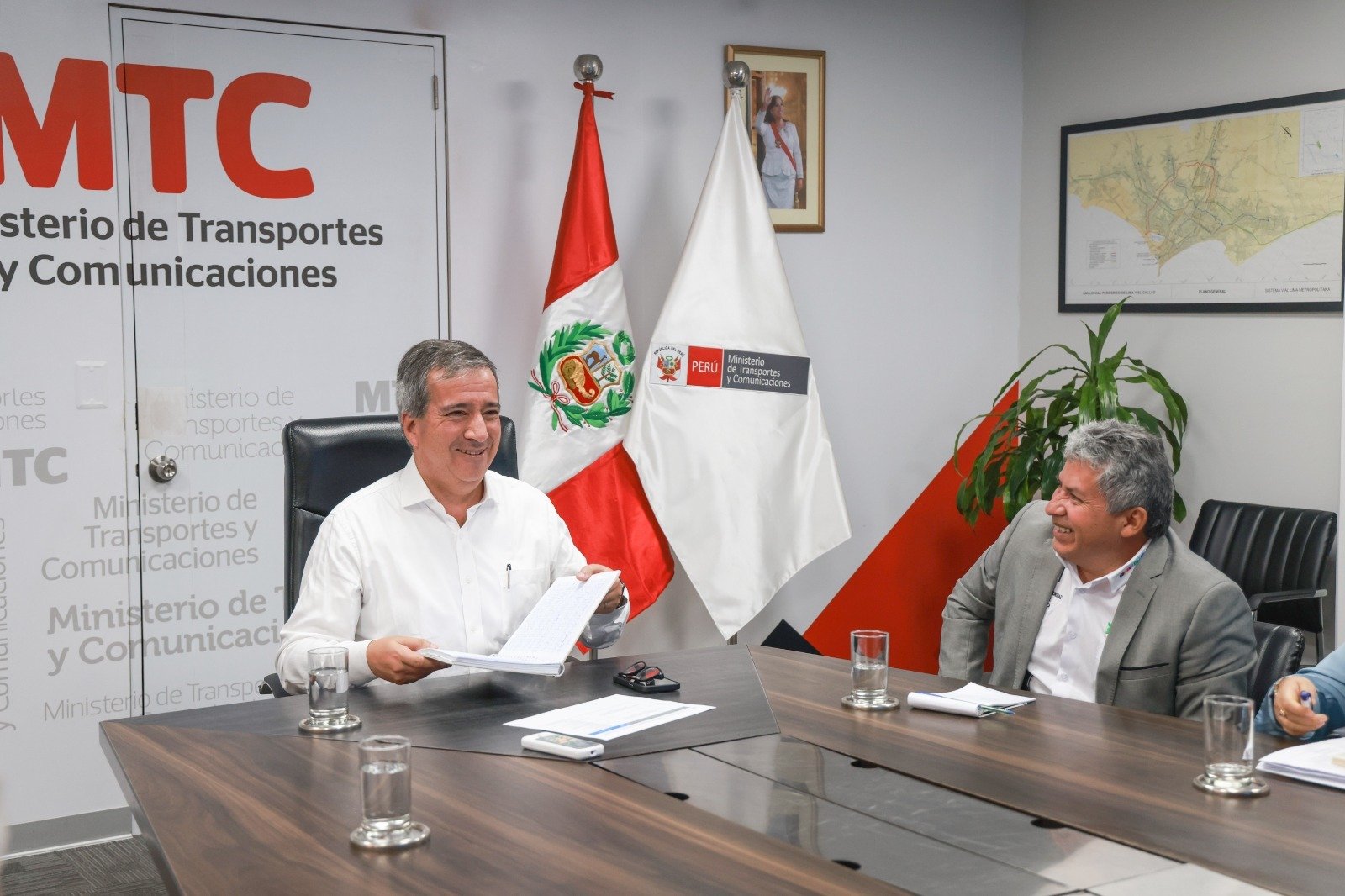 Gobernador regional de Huánuco exige a ministro de Transportes acelerar construcción de vías