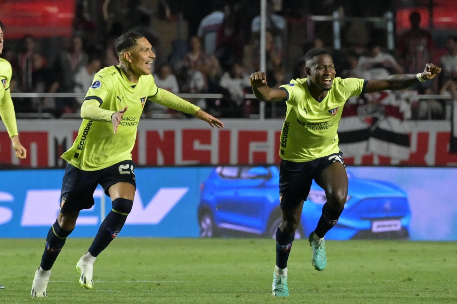 LDU, con Paolo Guerrero, avanza en la Sudamericana