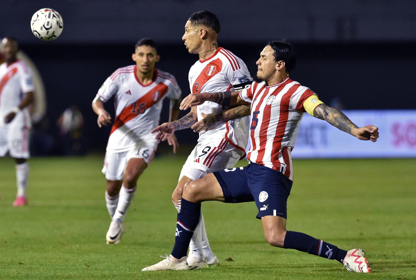 Eliminatorias: Perú, con 10 hombres, sacó un puntazo en Paraguay