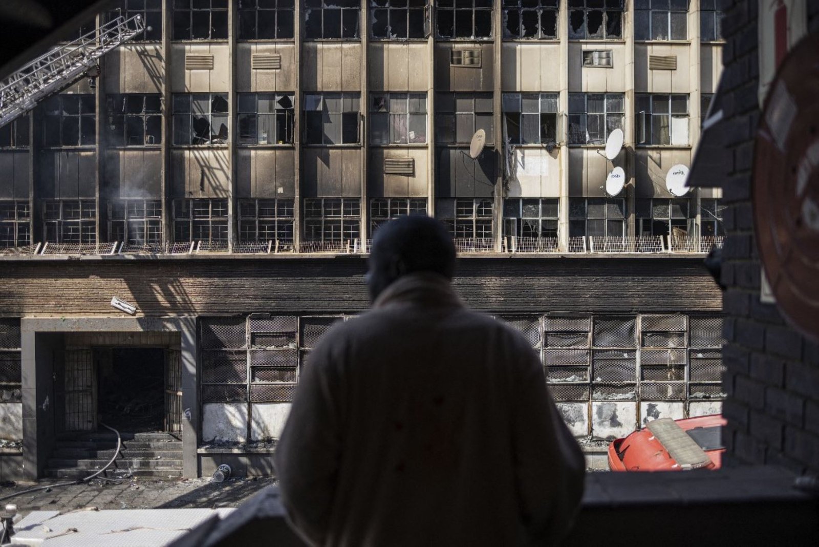 Tragedia: incendio en el interior de un edificio en Sudáfrica dejó más de 70 muertos