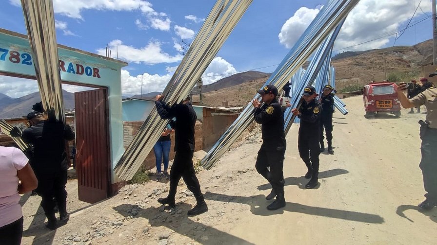 Policías donan calaminas a IE Inicial ‘El Mirador’ de Moraspampa