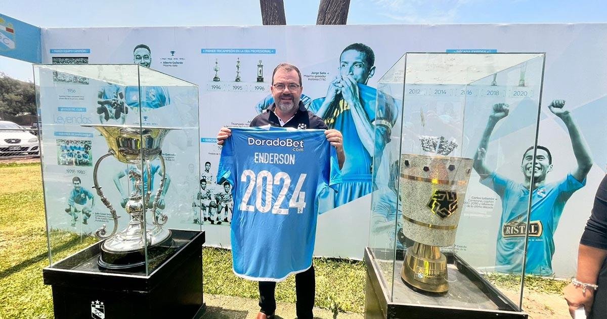 Sporting Cristal presentó a su nuevo director técnico