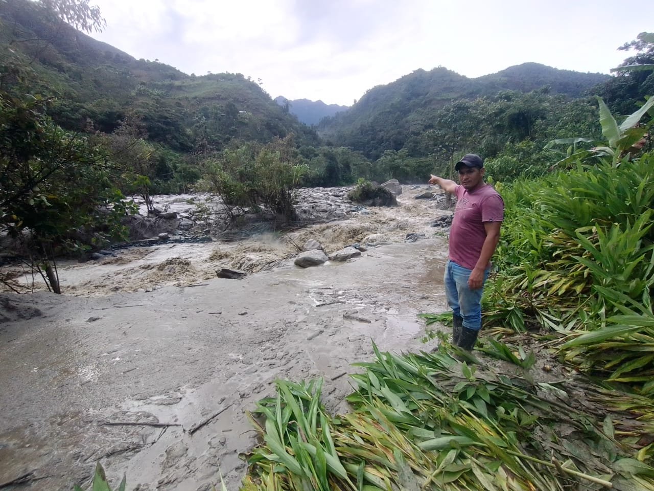 Colapso de puentes aísla a más de 300 pobladores en el poblado de Chipaquillo