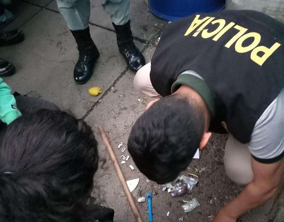 Encuentran más de 800 ketes de droga en interior del penal de Potracancha