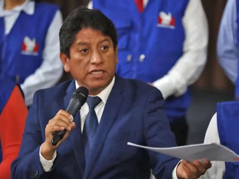 Trabajadores de la Defensoría acusan a Josué Gutiérrez de despedir a secretaria de sindicado, por represalia