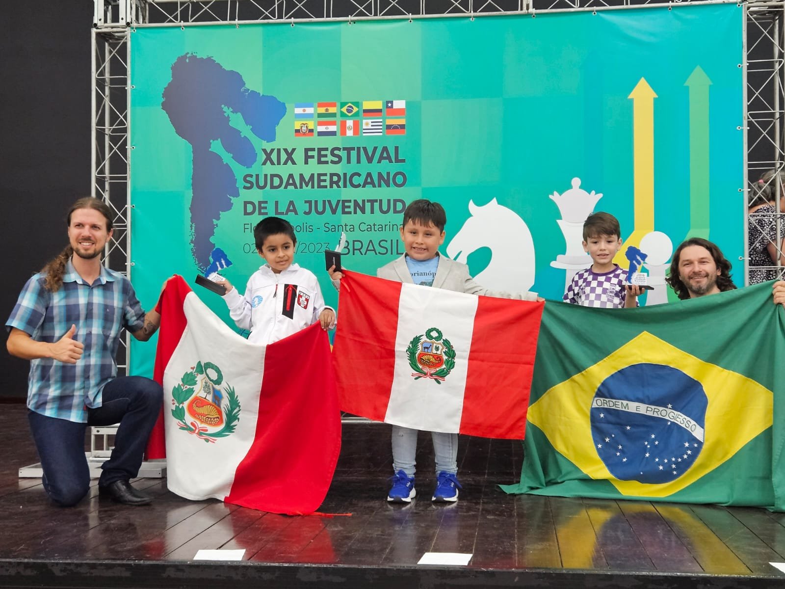 Huanuqueños se convierten en los “reyes del ajedrez infantil en Sudamérica”