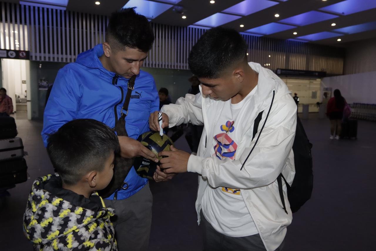 Piero Quispe dejó fuerte mensaje tras llegar a México para jugar en Pumas