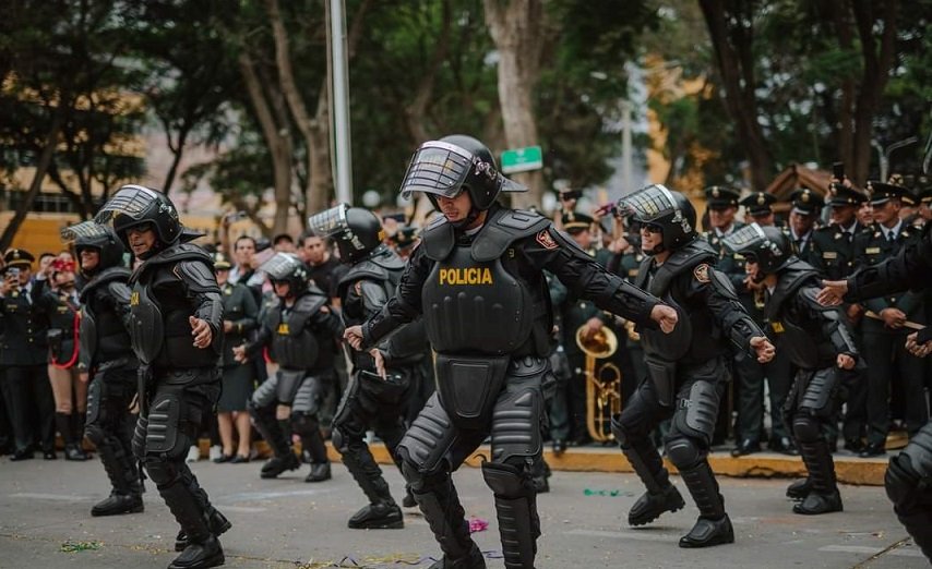 Con desfile y reconocimientos Policía celebró sus 35 aniversario