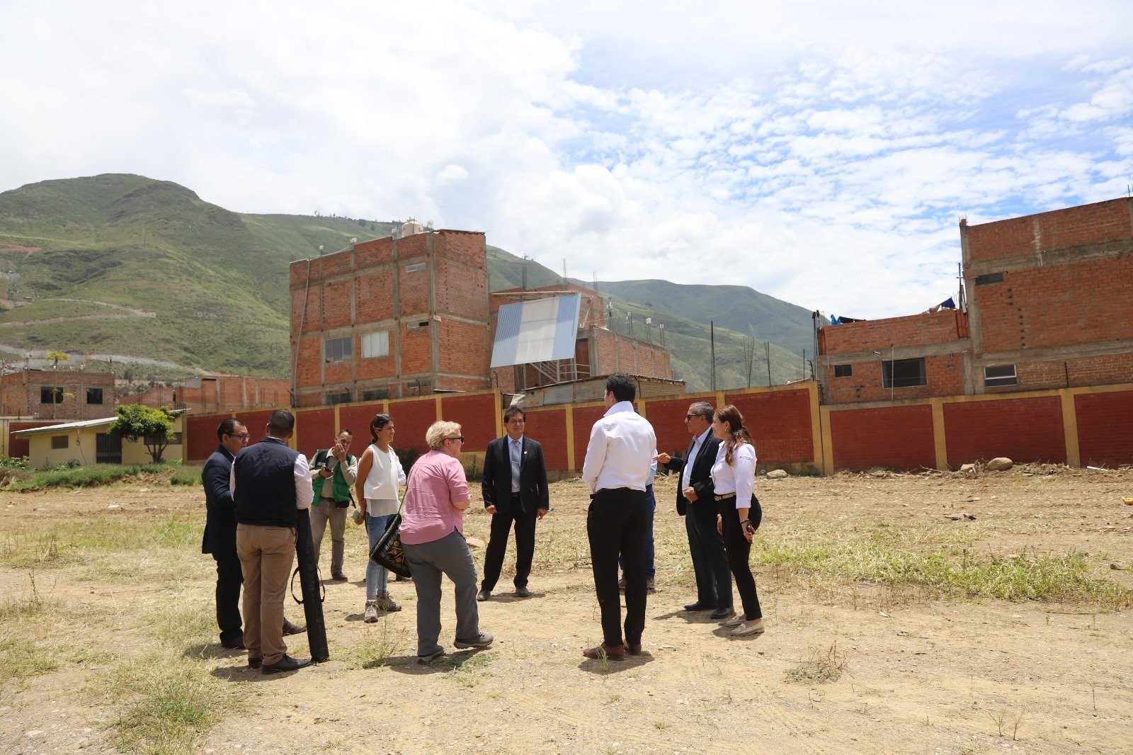 Misión del Banco Mundial inspecciona terreno para Centro Marco Regional de Salud Pública