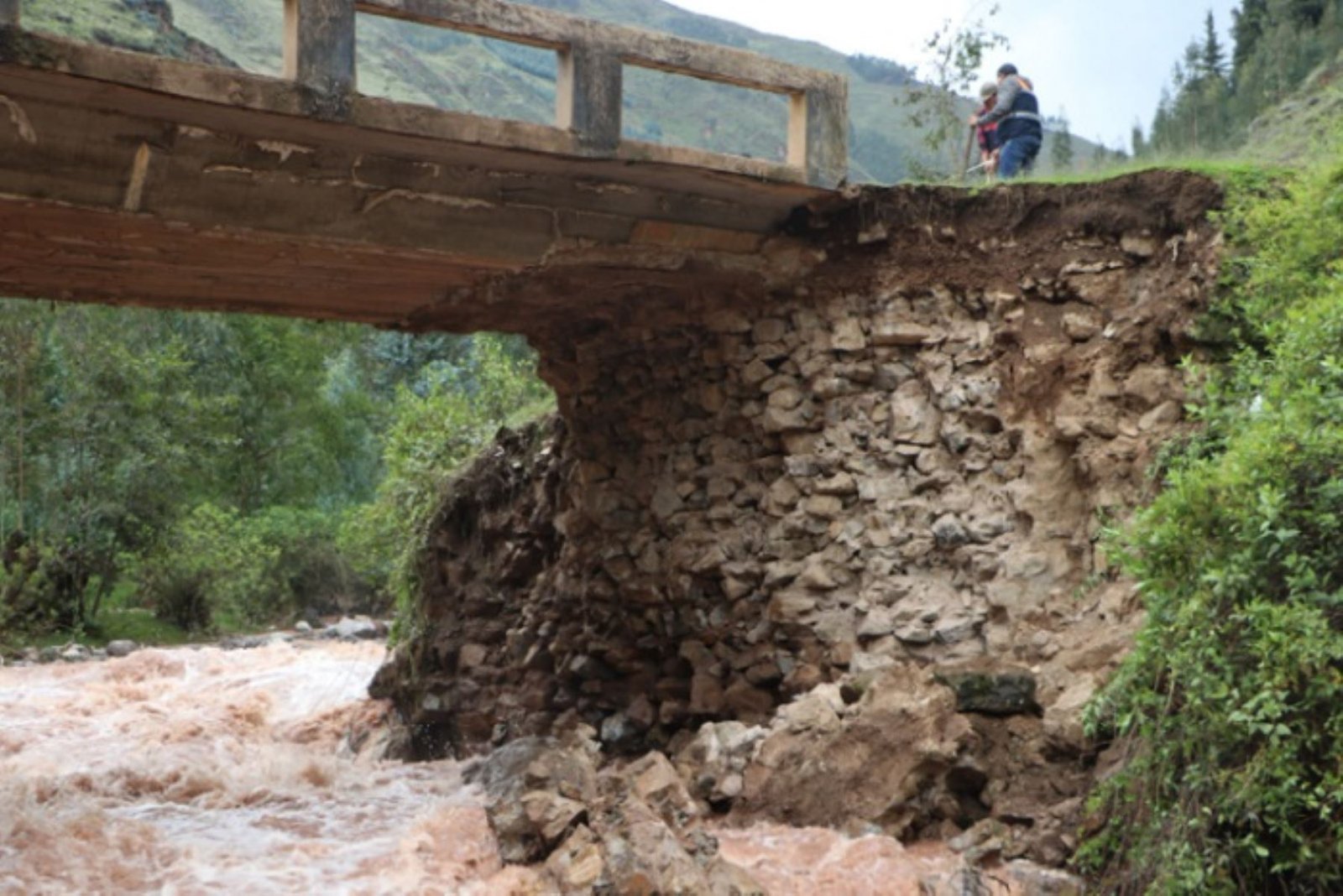 Pasco: puentes a punto de colapsar en distrito de Pallanchacra