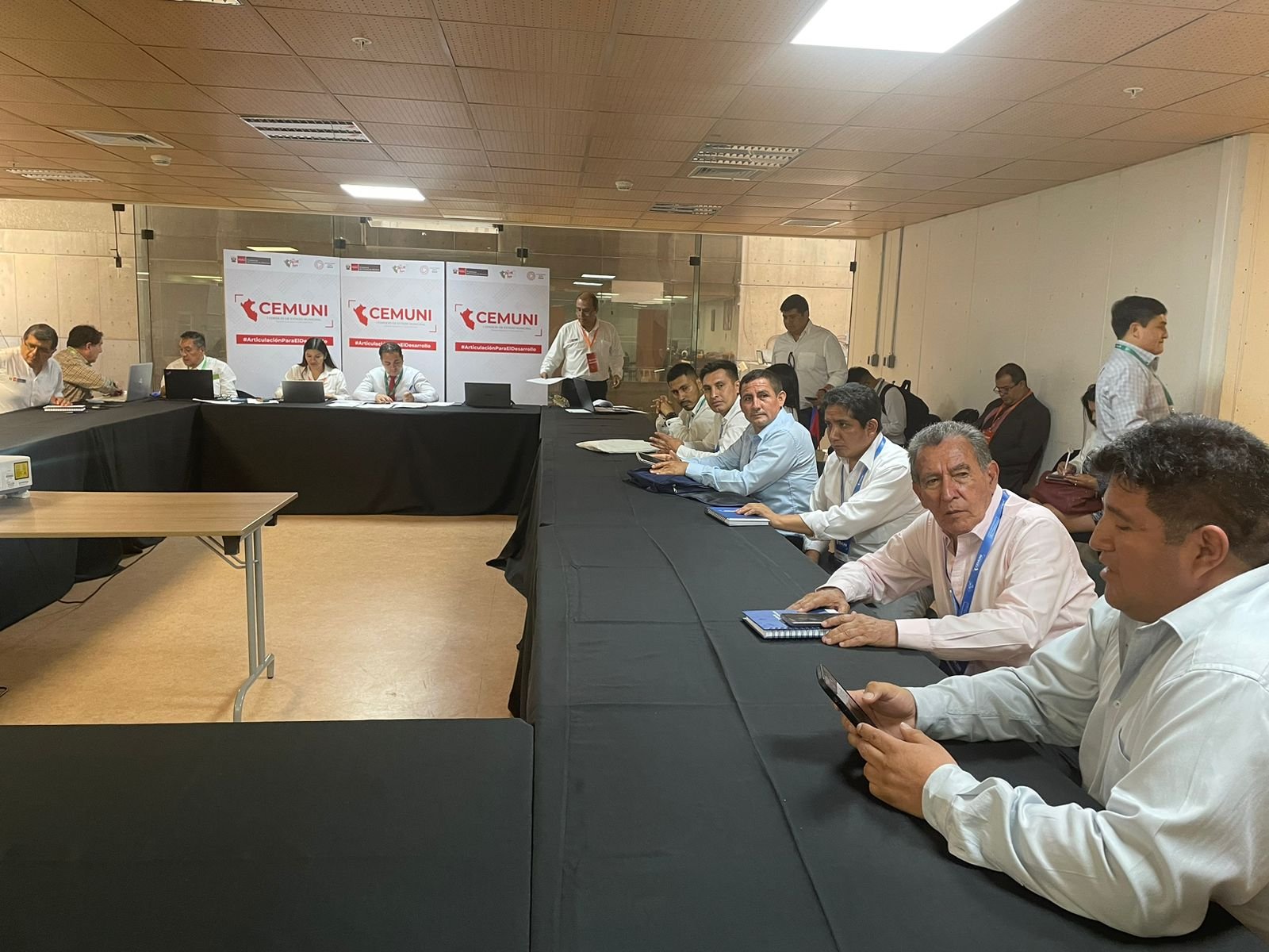 Alcalde de Huánuco pide obras para su provincia en Consejo de Estado Municipal