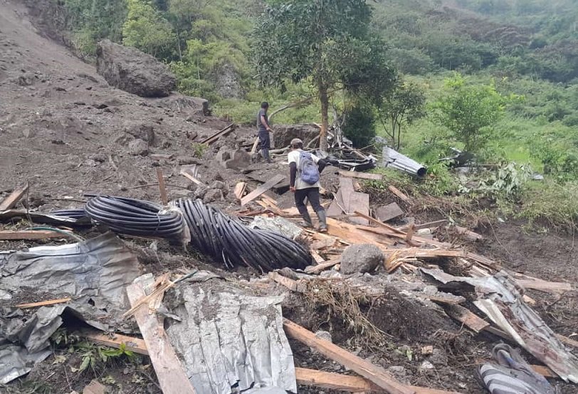 Deslizamiento de cerro deja sin casa a tres familias en Agua Nueva