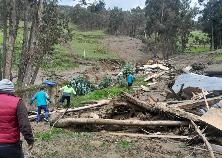 Huaico destruye aulas de IE en Santa Rosa de Cahuac