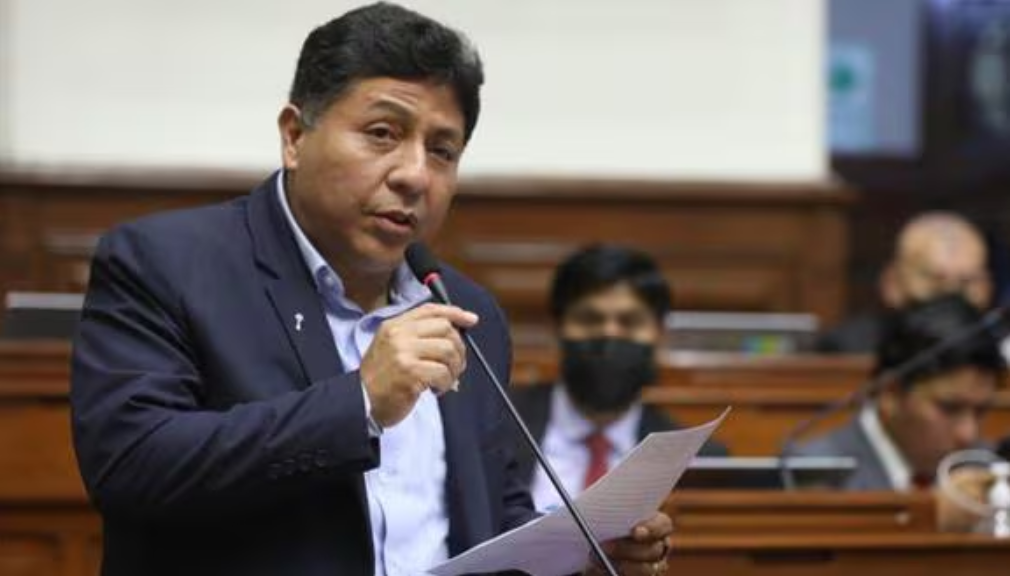 “Investigación en curso: Fiscalía allana oficinas del congresista Raúl Doroteo”