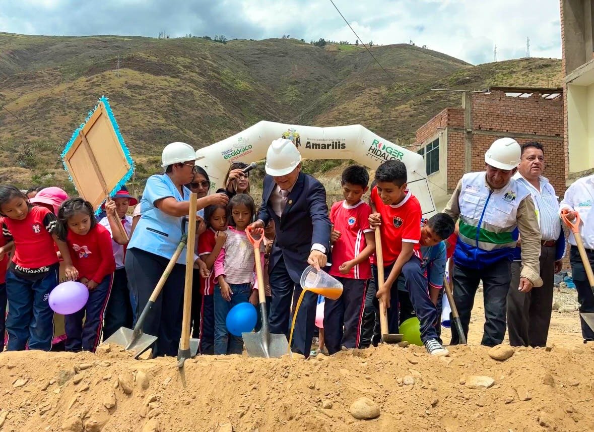 Alcalde de Amarilis inicia construcción de alcantarillado en Urb. Santa María Progresiva