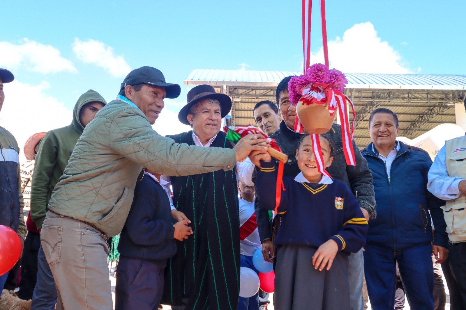 Inauguran módulos educativos y polideportivo en el distrito de Margos