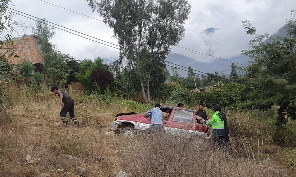 En medio de disparos sospechosos huyen dejando abandonado Tico en Cayhuayna