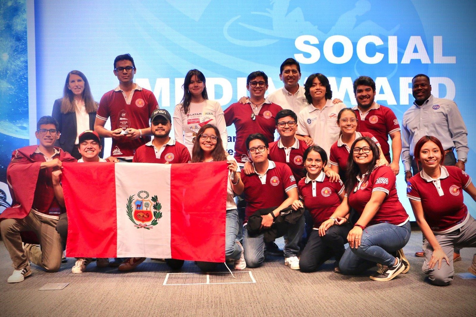 Estudiantes peruanos destacan en el top 10 de la NASA por diseño de vehículo espacial