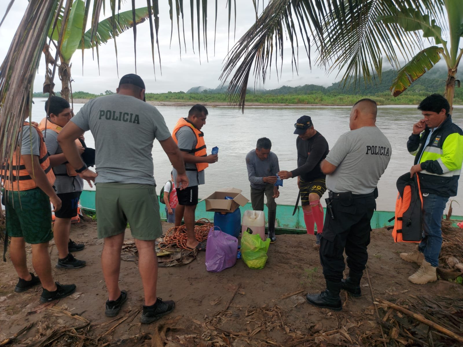 Buscan a poblador que cayó de un bote y desapareció en el río Huallaga