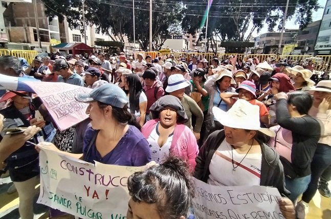 Pobladores de La Esperanza protestan exigiendo la ejecución de varias obras
